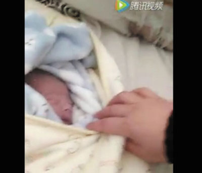 痛心，大連一女嬰剛出生兩個小時就被棄垃圾桶