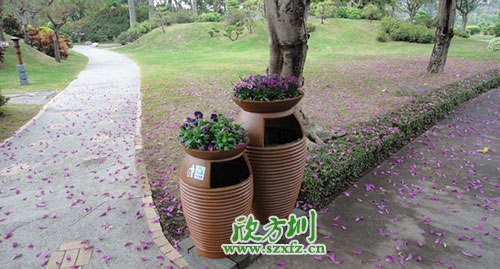  園林景區(qū)環(huán)保的選擇，玻璃鋼帶花盆垃圾桶