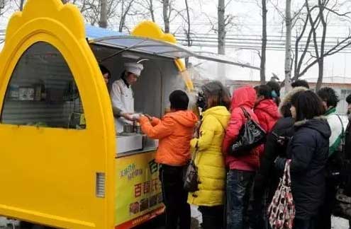 書報亭、早餐車，甚至垃圾桶都有二維碼“身份證”了。